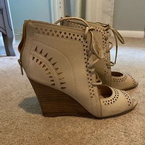 Restricted Wedge Heel